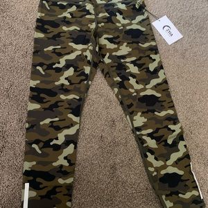 Zyia light green camo reflective soft n snug mid-rise 7/8 24” size 6-8